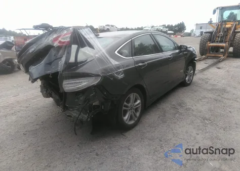 2015 Ford Fusion Energi Titanium из США, поврежденный, VIN 3FA6P0SU0FR301548